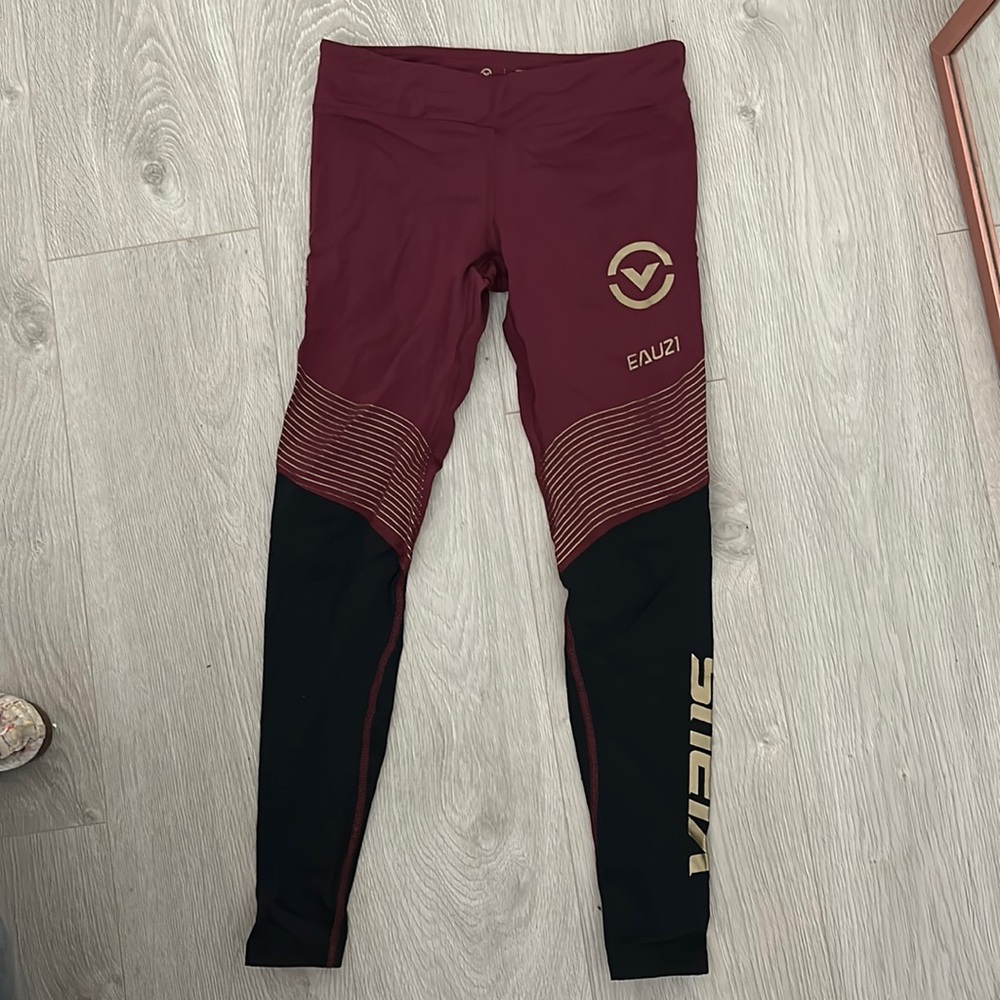Virus Intl Leggings